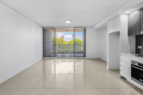 CONTEMPORARY RIVERBANK LIVING, 2 BEDROOM APARTMENT PLUS STUDY NOOK AND PARRAMATTA CBD VIEWS - Photo 1