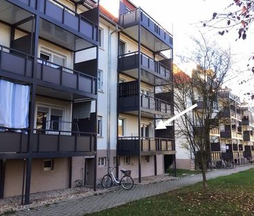 Schöne, teilsanierte 2-Zimmer Wohnung mit Balkon<br> - Foto 1