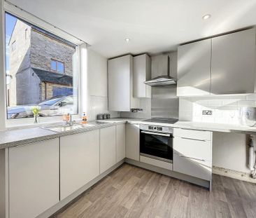 2 bedroom end of terrace house to rent - Photo 2