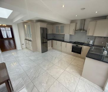 4 bedroom terraced house to rent - Photo 1