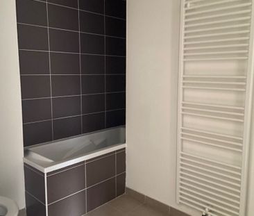 Location Appartement 3 pièces 74m² - Photo 2