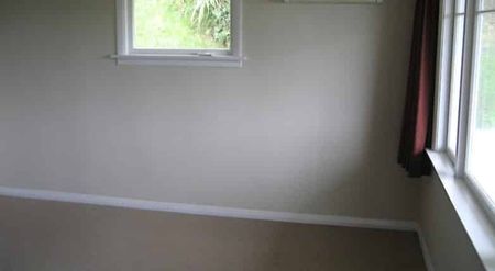 Tidy Three Bedroom - Photo 3