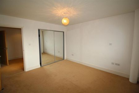 3 bedroom apartment to rent - Photo 3