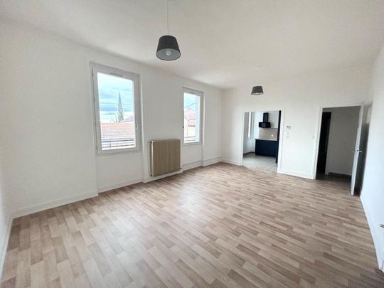 Location Appartement 4 pièces 80m² RIORGES 42153 - Photo 1