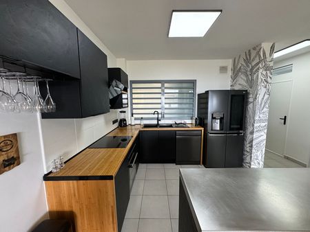 A LOUER - Sainte-Marie - Appartement T2 meublé de standing avec terrasse et vue mer - Photo 2