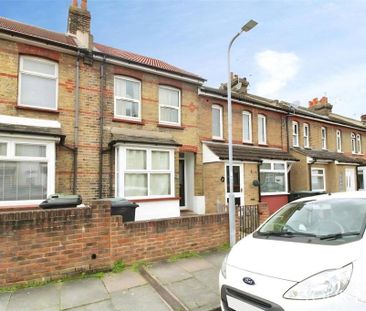 3 bedroom terraced house to rent - Photo 4