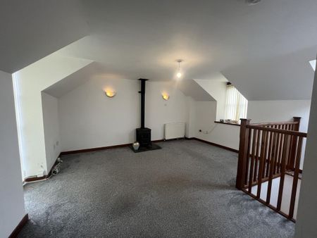 2 bedroom end of terrace house to rent - Photo 3