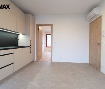 Pronájem bytu 2+kk 40 m², Musílkova 172, Praha - Fotografie 2