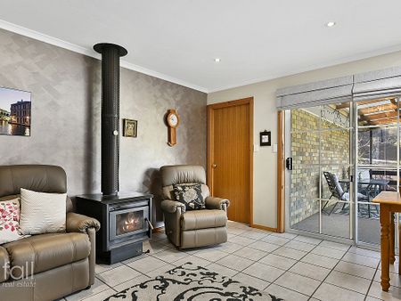 Bright and Spacious Family Home - Photo 3