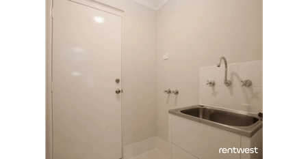 COMFORTABLE HOME WITH ENCLOSED YARD - Photo 4