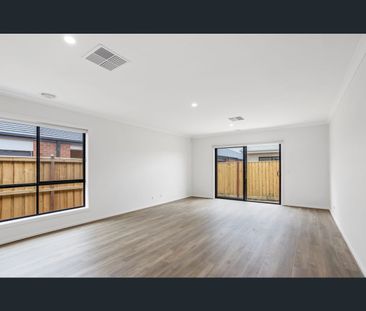 33 Monakeeba Bvd, Woodstock, Vic 3751 - Photo 2