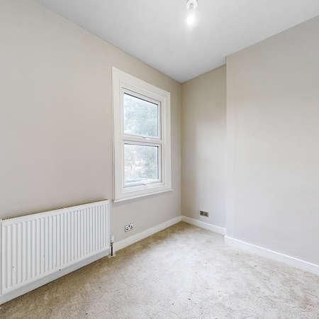 Eastbourne Road, Brentford, TW8 - Photo 1