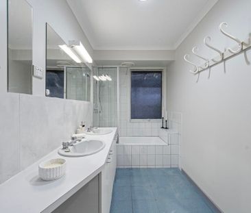 9 Mississippi Close, Rowville VIC 3178 - House For Rent | Domain - Photo 6