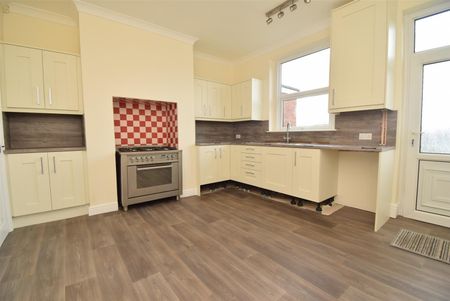 Leeds Road, Wakefield - Photo 3
