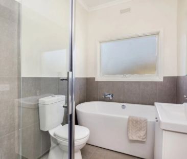 Charming cream brick home. - Photo 6