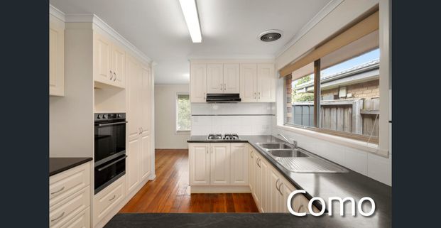 Family living close to everything! - Photo 1