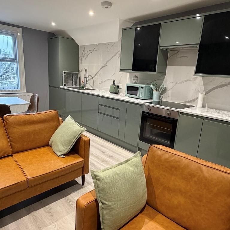 3 bedroom flat to rent - Photo 1