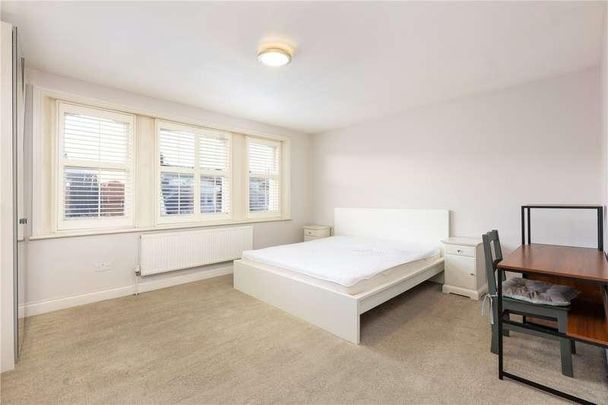 Putney High Street, London, SW15 - Photo 1