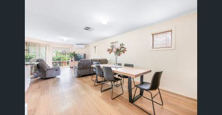 Charming 3 Bedroom Townhouse - Photo 2