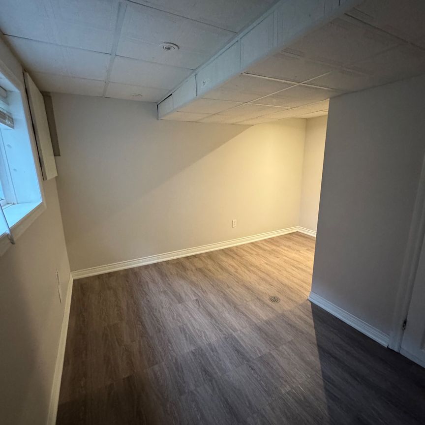 For Lease - 7 Blue Spruce Court, St. Catharines, Ontario - Photo 1