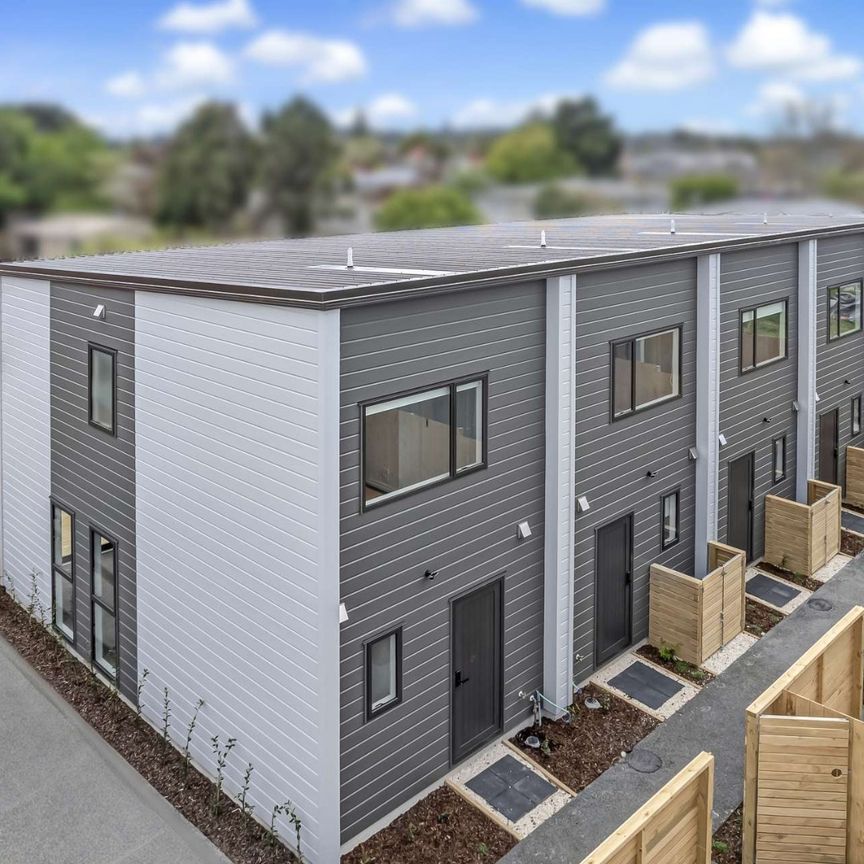 Manurewa, 2 Bedroom Townhouse - Photo 1