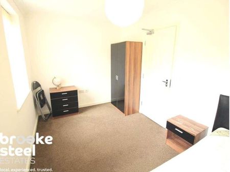 Bandy Fields Place, Salford, M7 - Photo 2