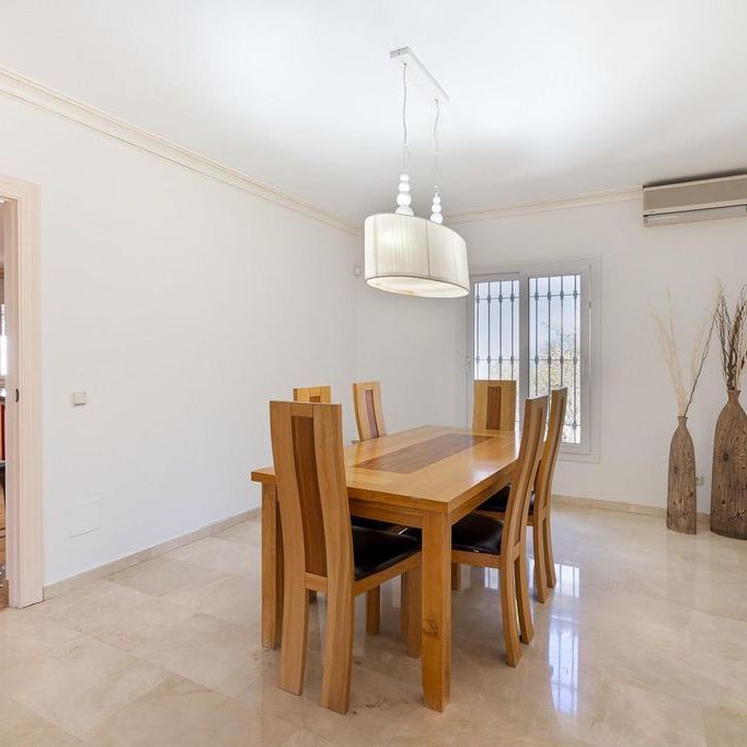 5 bedroom luxury Villa for rent in Marbella Del Este, Andalusia - Photo 1