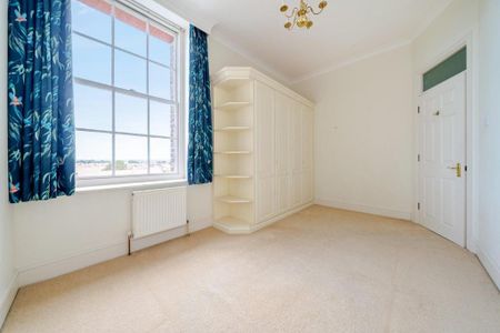 3 bedroom flat to rent - Photo 3