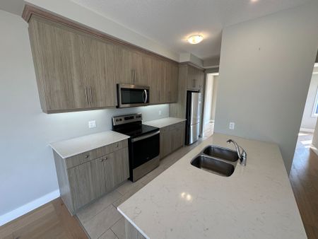 For Lease - 177 Edgevalley Road Unit# 29, London East, Ontario - Photo 3