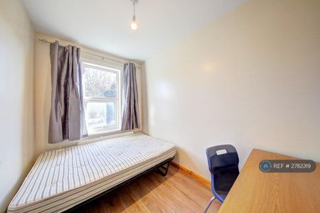 4 bedroom semi-detached house to rent - Photo 5