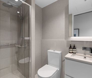 Refined City Living: 2-Bed Apartment with Stunning Southbank Views - Photo 6