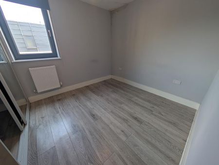 3 bedroom flat to rent - Photo 2