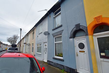 2 bedroom terraced house to rent - Photo 4