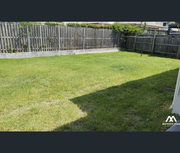 Comfy Living in Bayside Location - Photo 6