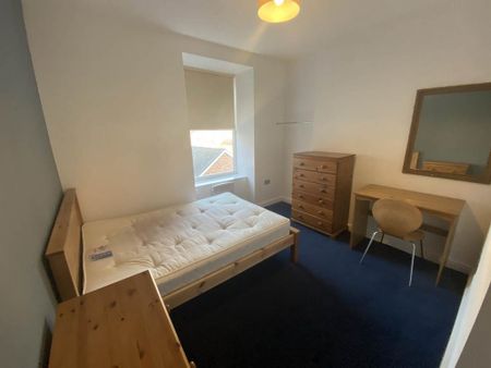 4 bedroom flat to rent - Photo 4