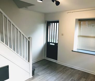 Split level, recently refurbished one bedroom maisonette to let in Romford – Within walking distance of Romford station and Queen’s Hospital - Photo 3