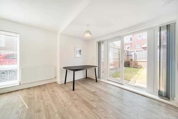 4 bedroom terraced house to rent - Photo 1