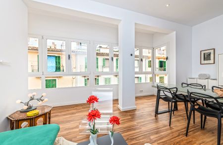 Apartamento amueblado, 2 dormitorios, 2 baños, terraza comunitaria, Santa Catalina, Palma. - Photo 2