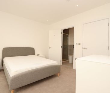 Room in a Shared Flat, Surrey Quays Road, SE16 - Photo 2