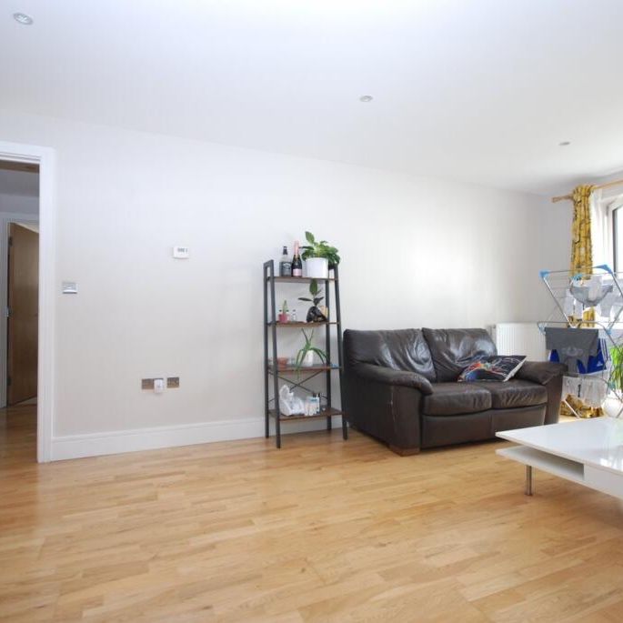 2 Bed Flat, Grant House, SW9 - Photo 1