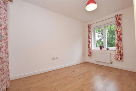 3 bedroom end of terrace house to rent - Photo 3