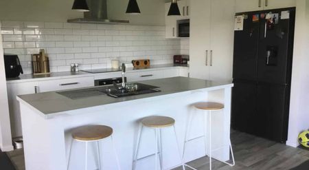 Modern family home - Photo 5