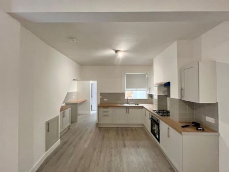 3 bedroom terraced house to rent - Photo 2