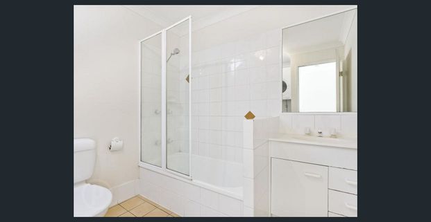 SPACIOUS THREE BEDROOM APARTMENT WITH POOL! - Photo 1