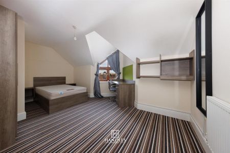 9 bedroom flat to rent - Photo 3