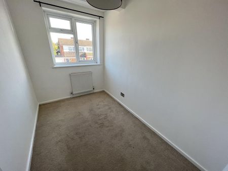 3 bedroom semi-detached house to rent - Photo 4