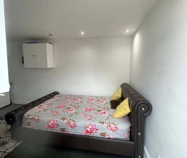Studio Flat, Barnes Road, IG1 - Photo 4