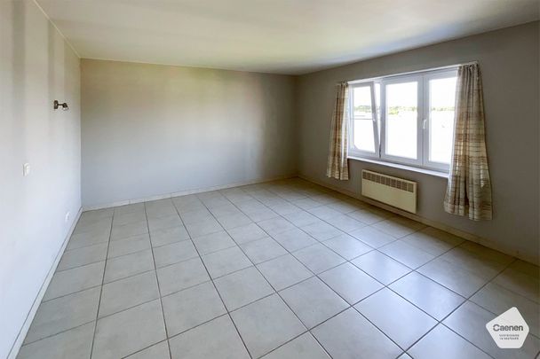 ZONNIG APPARTEMENT IN HET HARTJE VAN WAARDAMME met 2 slaapkamers. - Foto 1