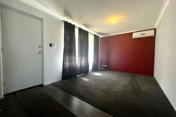 Neat & Comfortable Home in a Super Convenient Location! - Photo 1