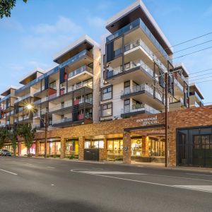 Contemporary Apartment Living in the Heart of Norwood - Photo 3